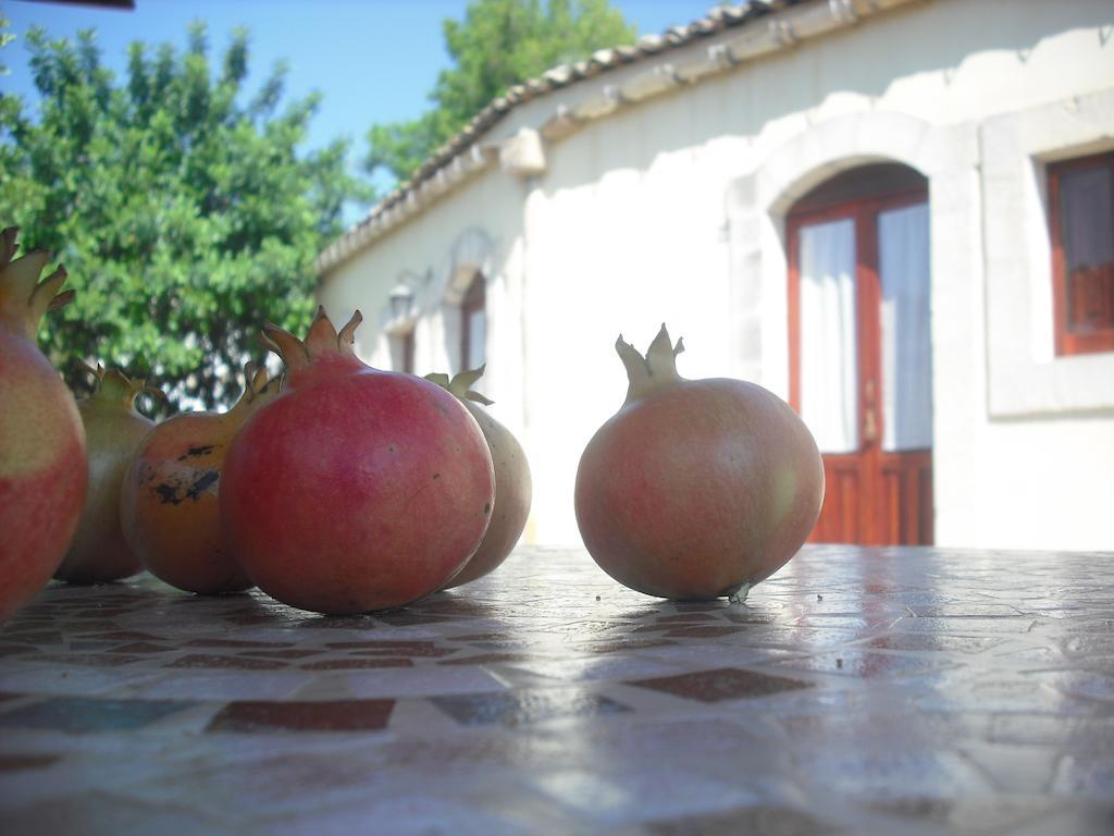 La Suma Sumalia Bed and Breakfast Noto Exteriör bild