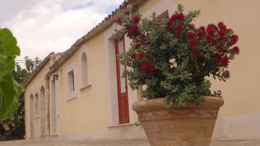 La Suma Sumalia Bed and Breakfast Noto Exteriör bild