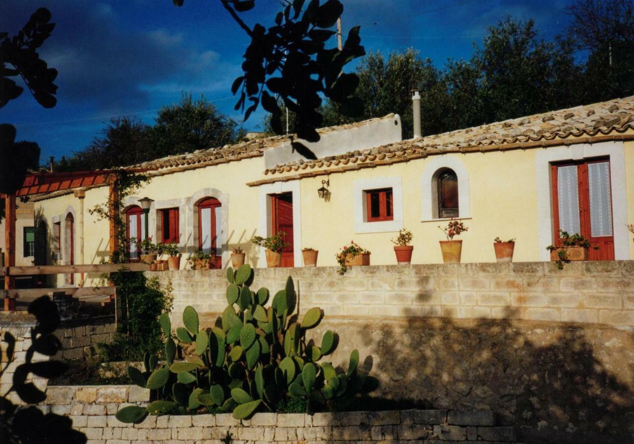 La Suma Sumalia Bed and Breakfast Noto Exteriör bild